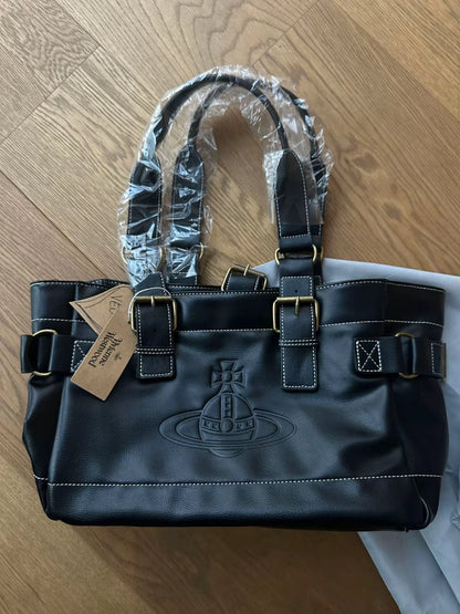 Vwnana’s leather messenger bag (with dust bag) + free cardholder gift