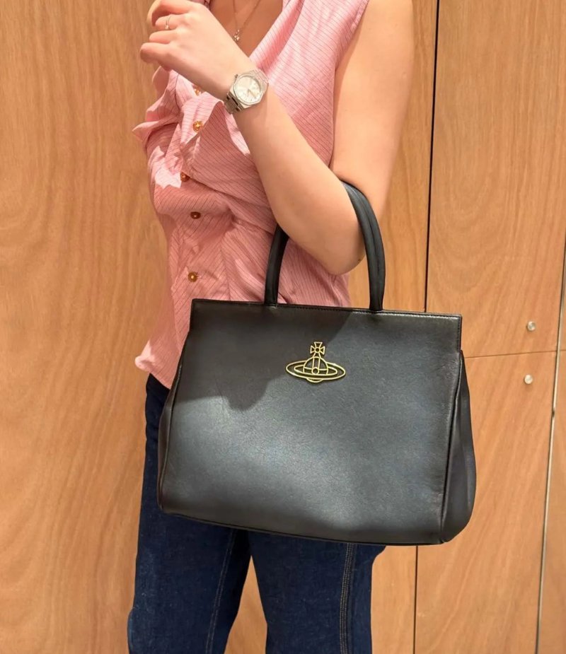 Elegant Saturn Leather Messenger