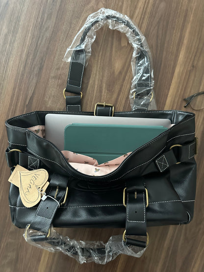 Vwnana’s leather messenger bag (with dust bag) + free cardholder gift