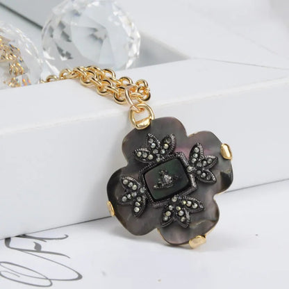 Vintage Four-leaf Clover Shell Necklace