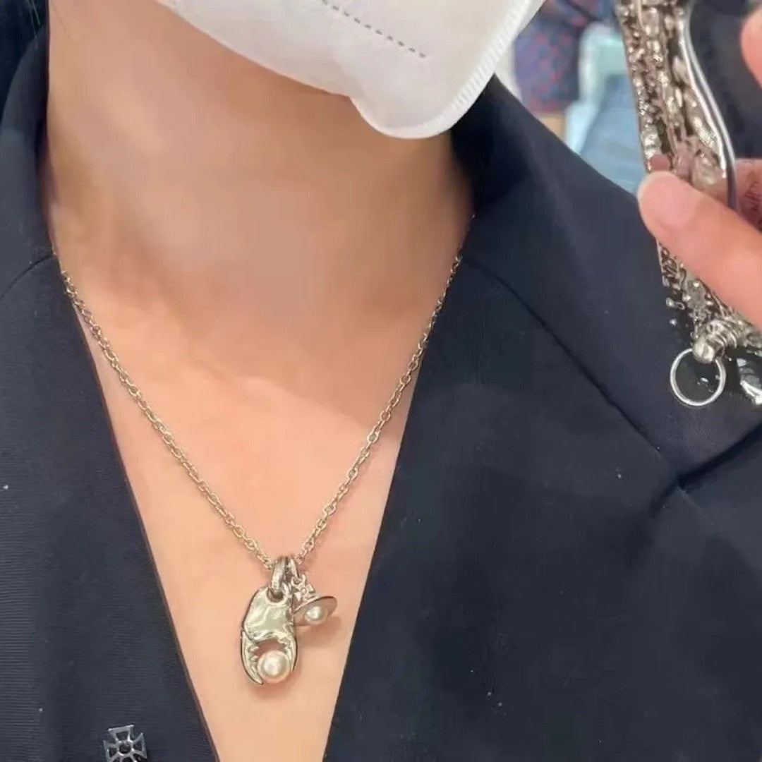 FREDA Crab Pincer Pearl Necklace