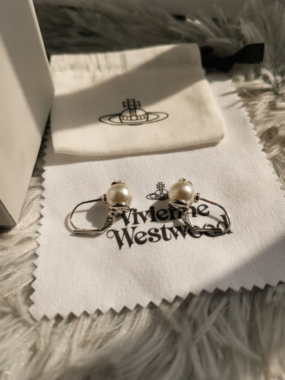 pearl clip earrings (with box)