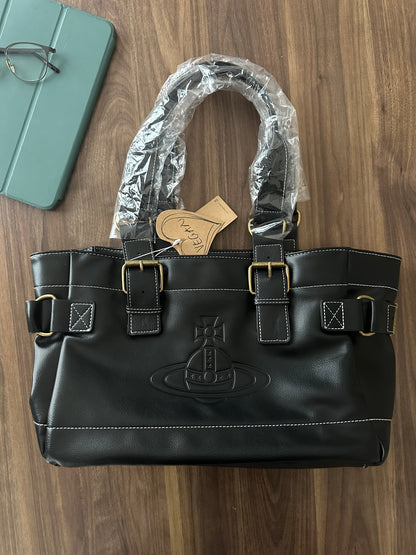 Vwnana’s leather messenger bag (with dust bag) + free cardholder gift