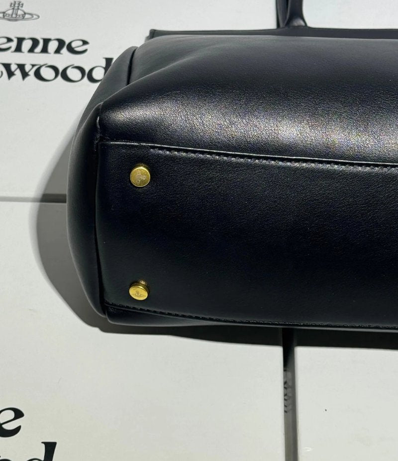 Elegant Saturn Leather Messenger