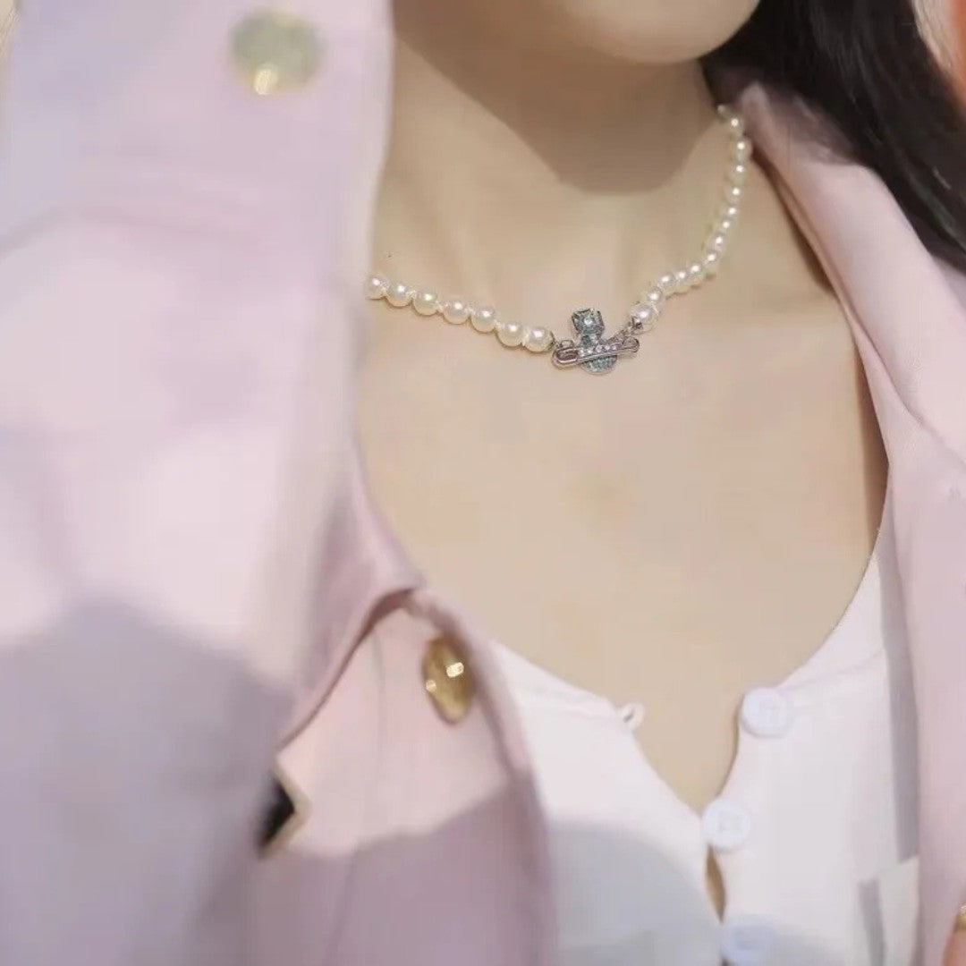 KITTY Pin Lacquered Saturn Pearl Necklace