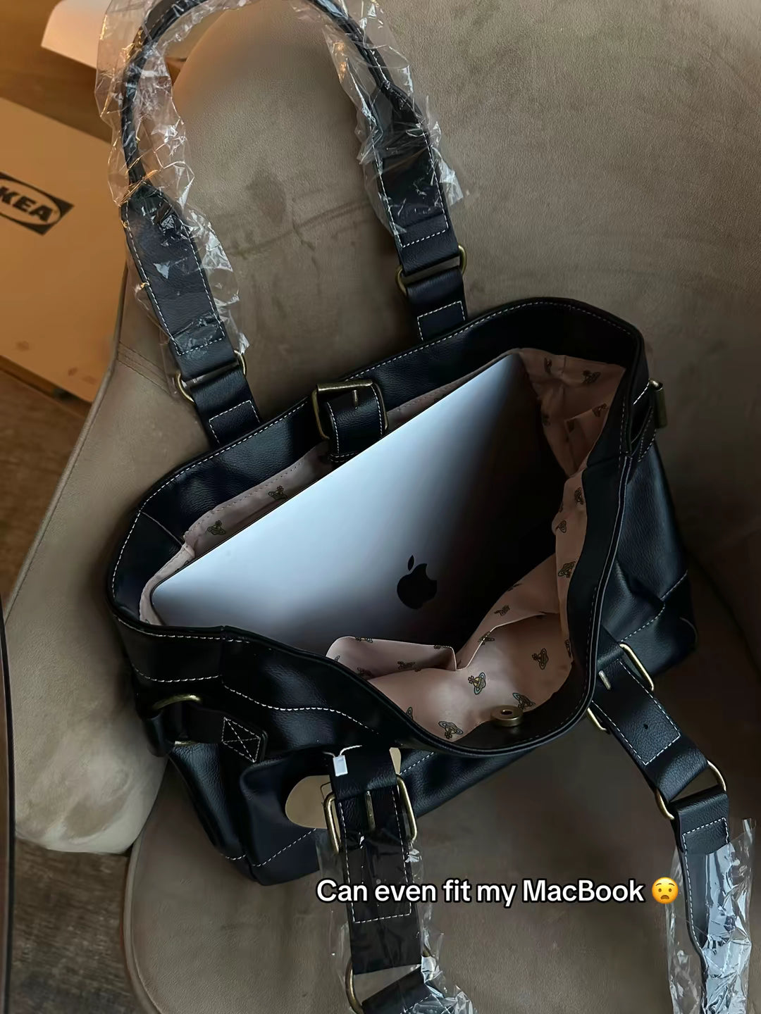 Vwnana’s leather messenger bag (with dust bag) + free cardholder gift